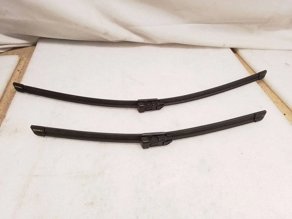 Windshield/front glass wiper blade 32237895