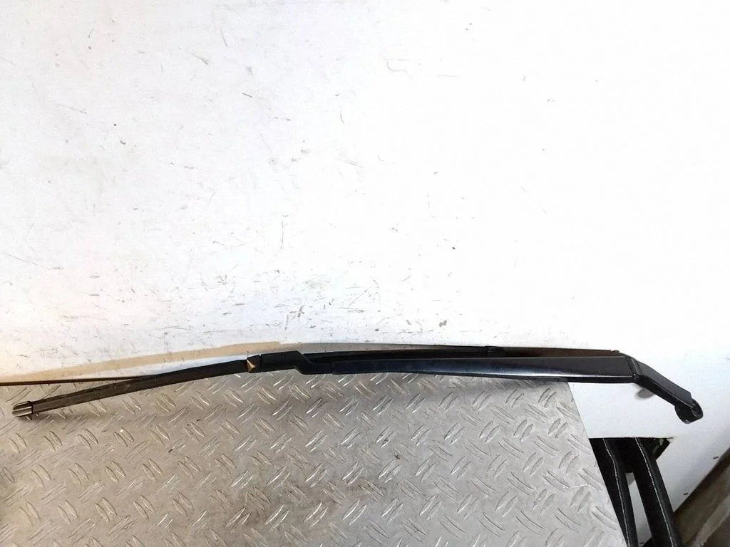 Front wiper blade arm – Lexus NX (2014-2021)