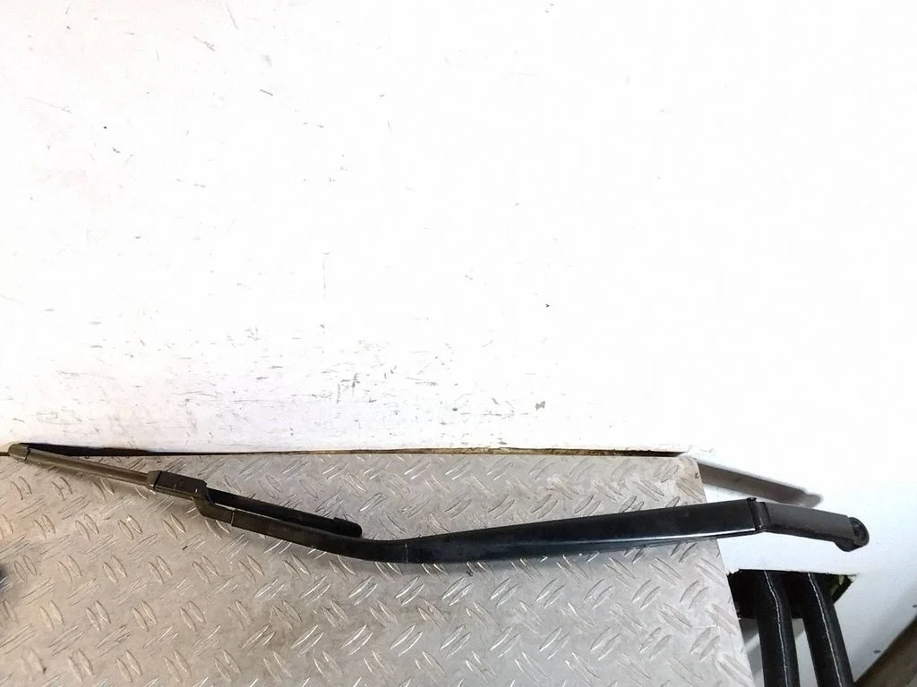 Front wiper blade arm – Lexus NX (2014-2021)