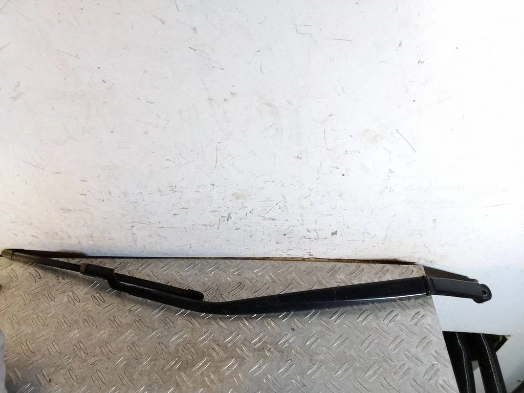 Front wiper blade arm – Lexus NX (2014-2021)