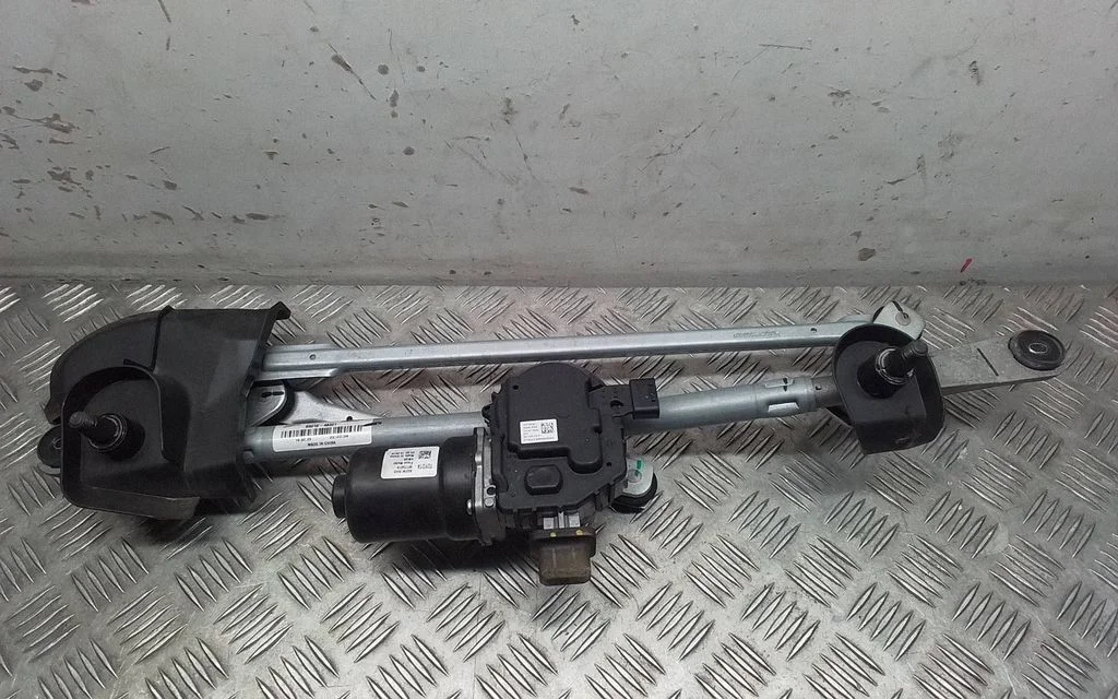 Front wiper linkage and motor – Lexus RX 450H (2016-)