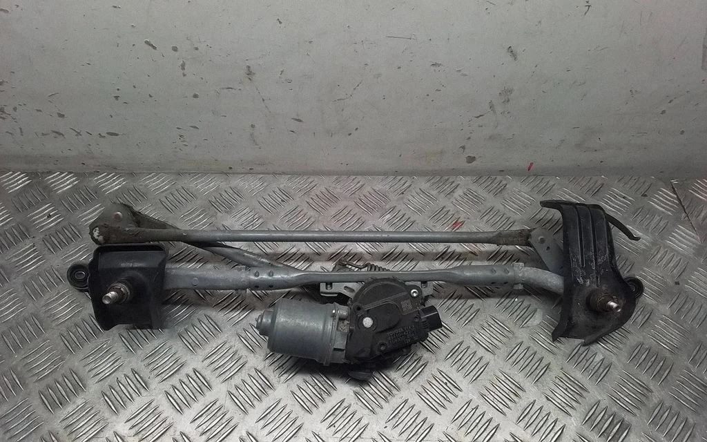 Front wiper linkage and motor – Toyota RAV 4 (XA50) (2018-)