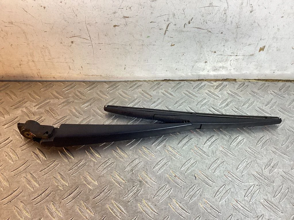 Rear wiper blade arm – Toyota Land Cruiser (J200) (2008-)