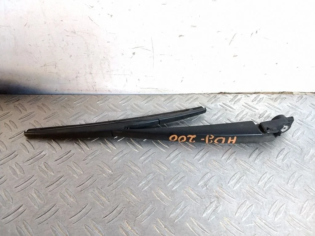 Rear wiper blade arm – Toyota Land Cruiser (J200) (2008-)