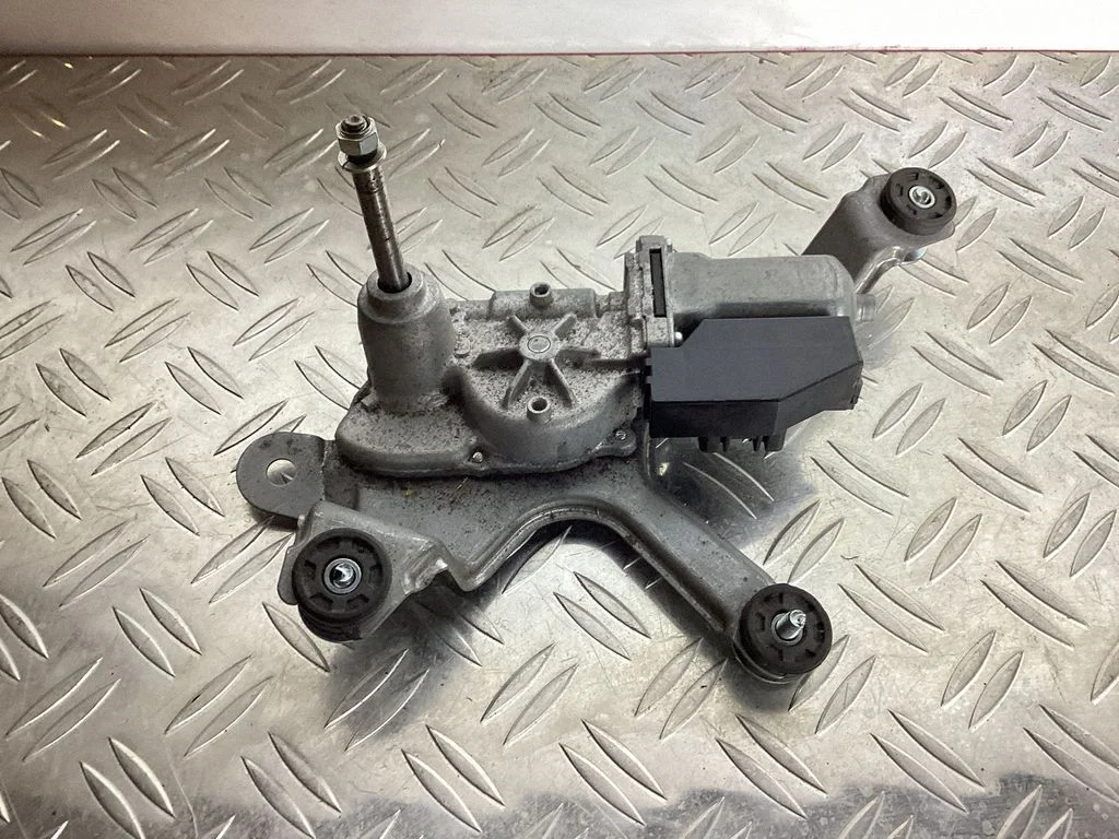 Rear window wiper motor – Toyota RAV 4 (XA40) (2012-2018)