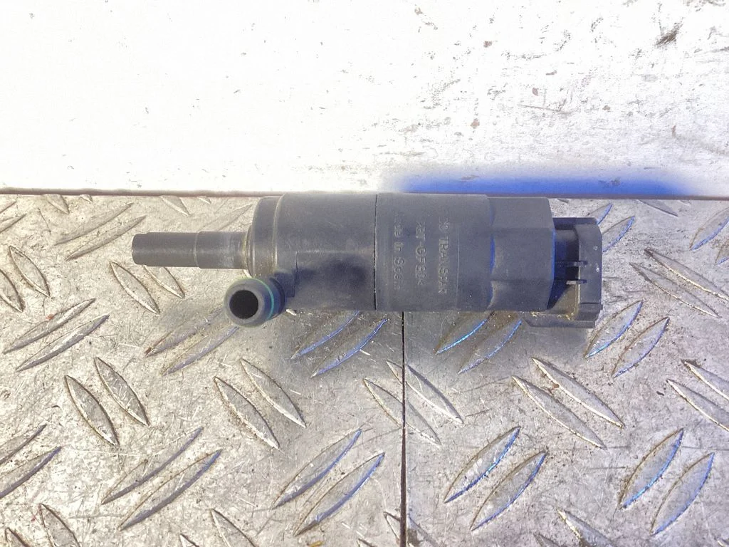 Windscreen/windshield washer pump – Porsche 911 991 (2011-2019)