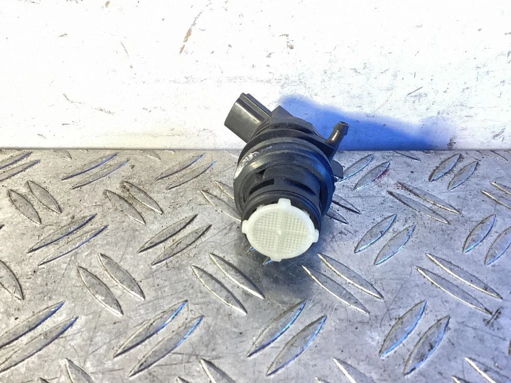 Windscreen/windshield washer pump – Lexus IS III XE30 (2013-2020)
