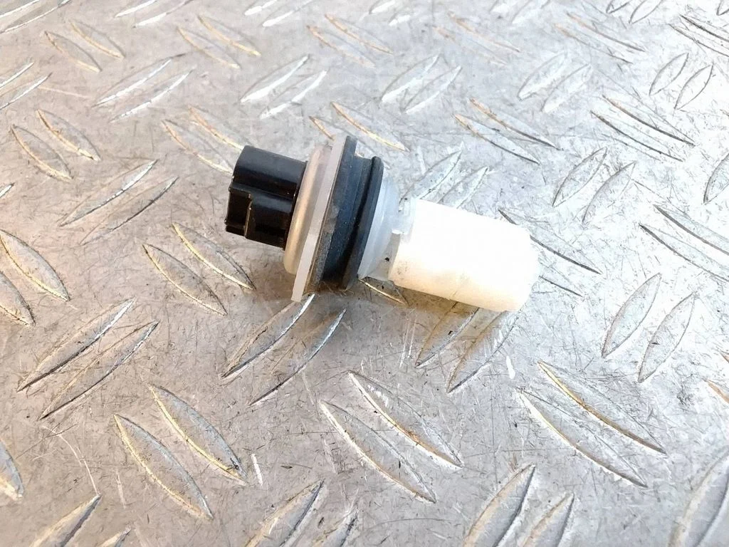 Windscreen/windshield washer pump – Lexus IS III XE30 (2013-2020)