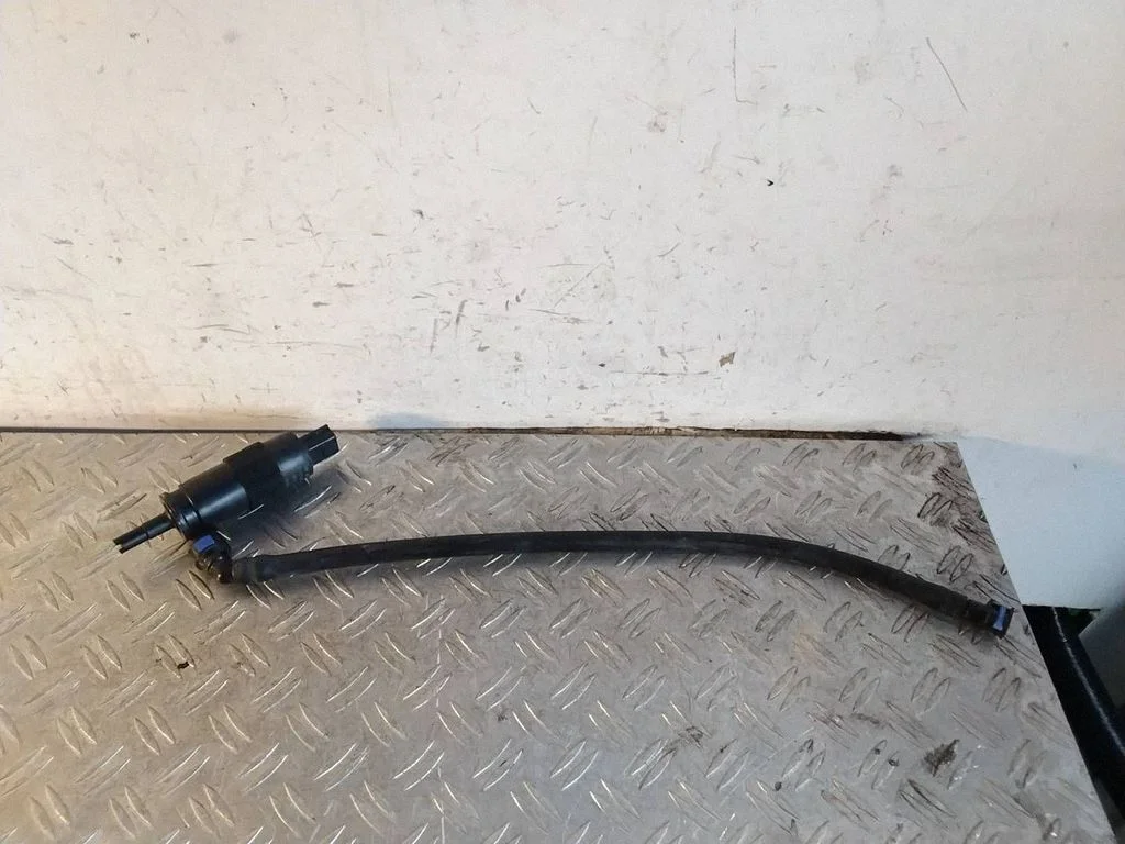Windscreen/windshield washer pump – Porsche Macan (95B) (2019-)