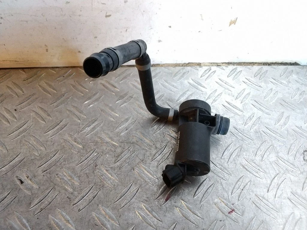 Windscreen/windshield washer pump – Lexus RX III (2008-2015)