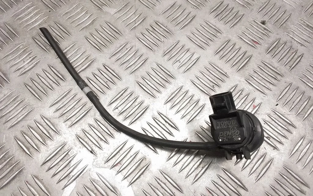 Windscreen/windshield washer pump – Lexus RC (2014-)