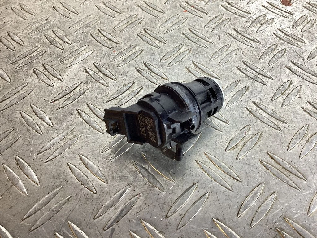 Windscreen/windshield washer pump – Lexus GS 250 350 300H 450H (2013-)