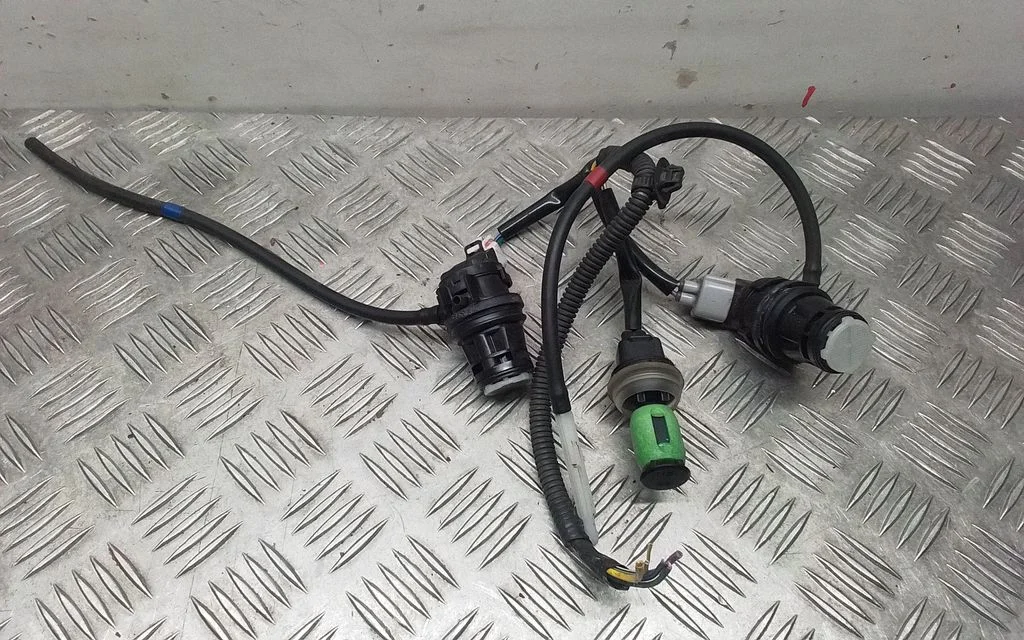 Windscreen/windshield washer pump – Lexus RX III (2008-2015)
