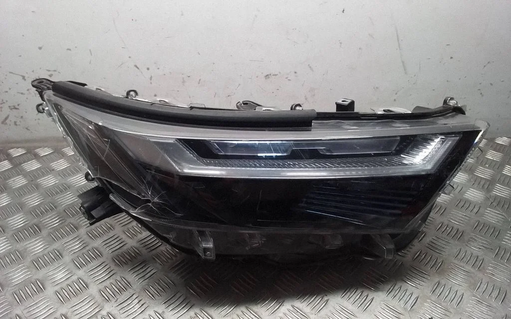 Headlight/headlamp – right