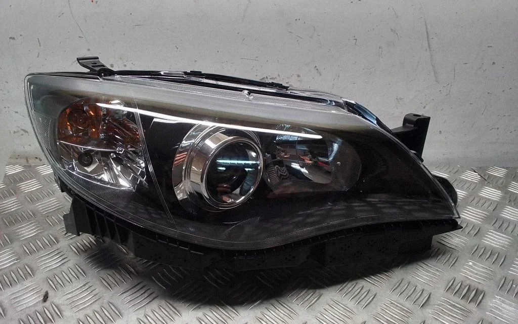 Priekšējais lukturis 84001FG201