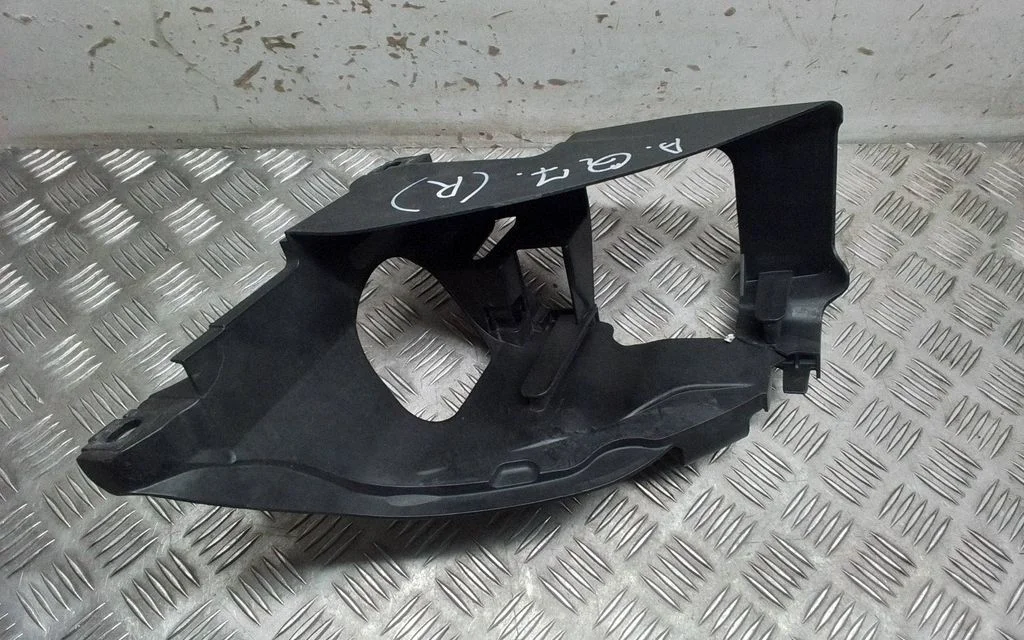 Headlight/headlamp mounting bracket – Audi Q7 4L (2005-2015)