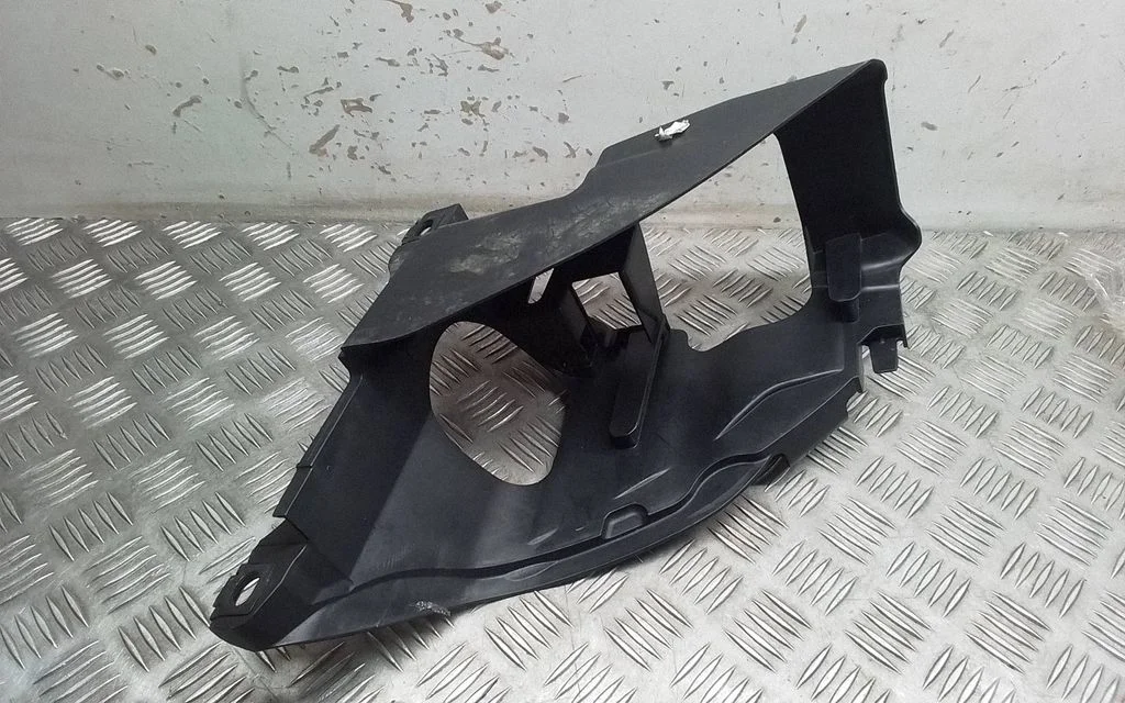 Headlight/headlamp mounting bracket – Audi Q7 4L (2005-2015)