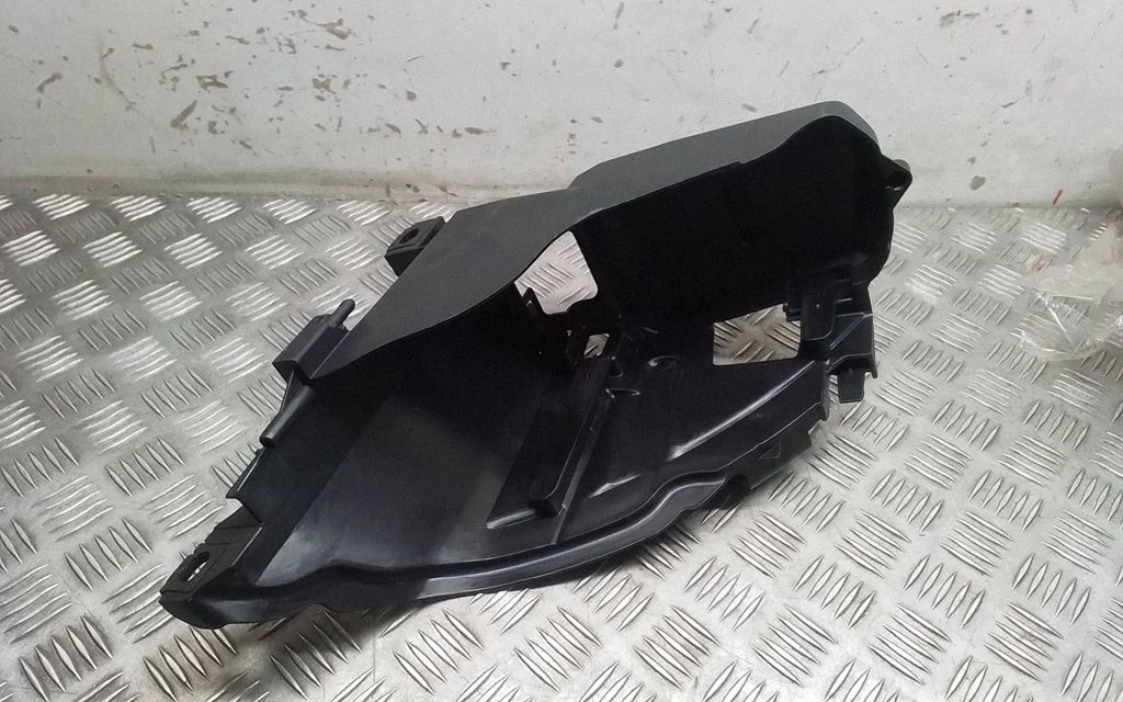 Headlight/headlamp mounting bracket – Audi Q7 4L (2005-2015)