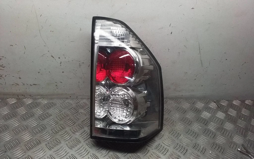 Rear/tail lights – right