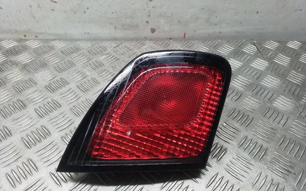 Tailgate rear/tail lights – left
