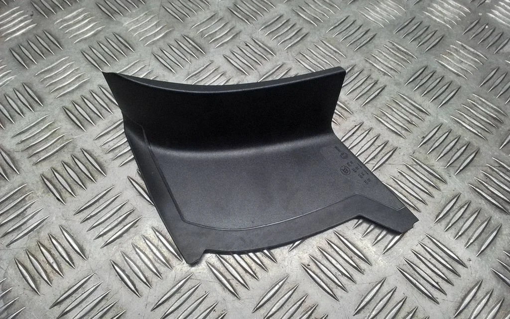 Rear/tail light trim molding – Porsche Macan (95B) (2019-)