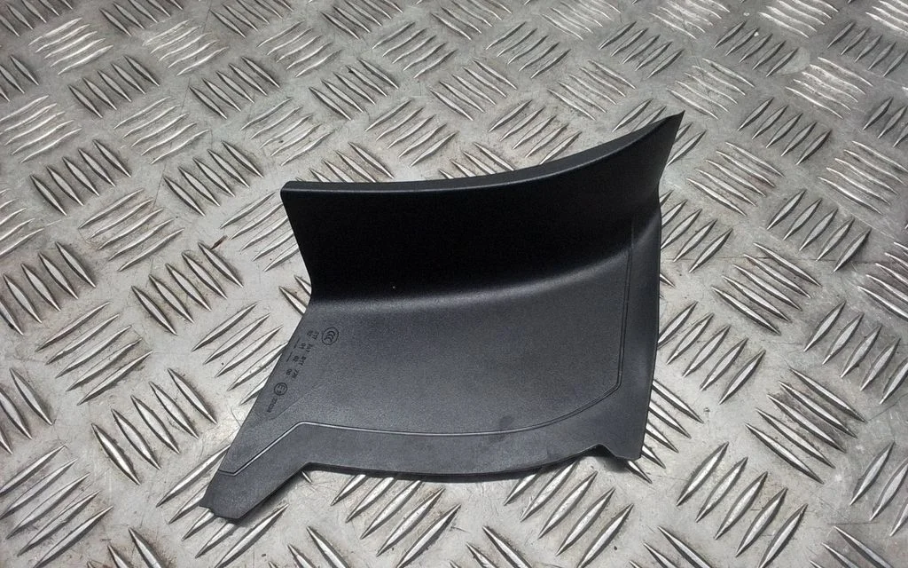 Rear/tail light trim molding – Porsche Macan (95B) (2019-)