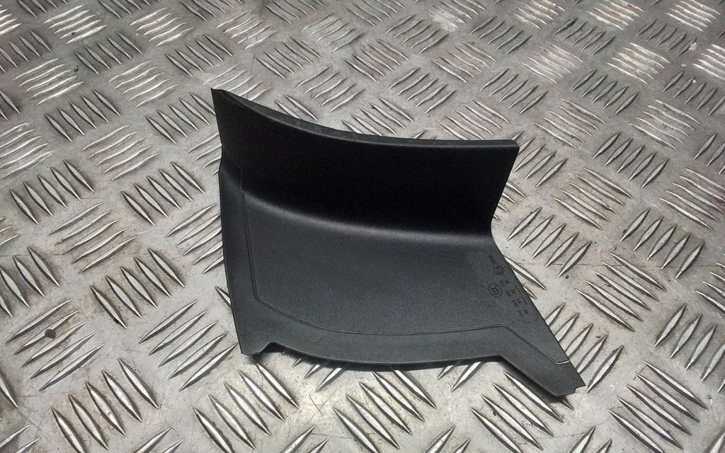 Rear/tail light trim molding – Porsche Macan (95B) (2019-)