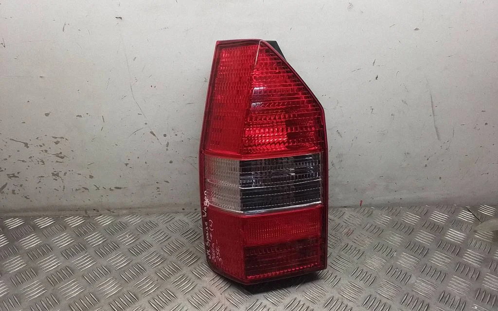 Tagatuli keres – Mitsubishi Space Star (1998-2005), vasak