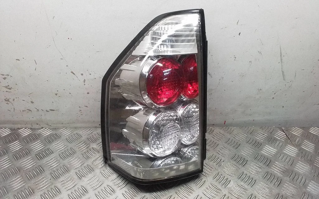 Rear/tail lights – left
