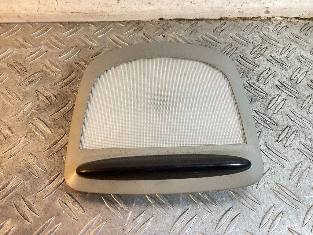 Tagaistmete valgustustuli – Mercedes-Benz GLK-klass (X204) (2008-2016)
