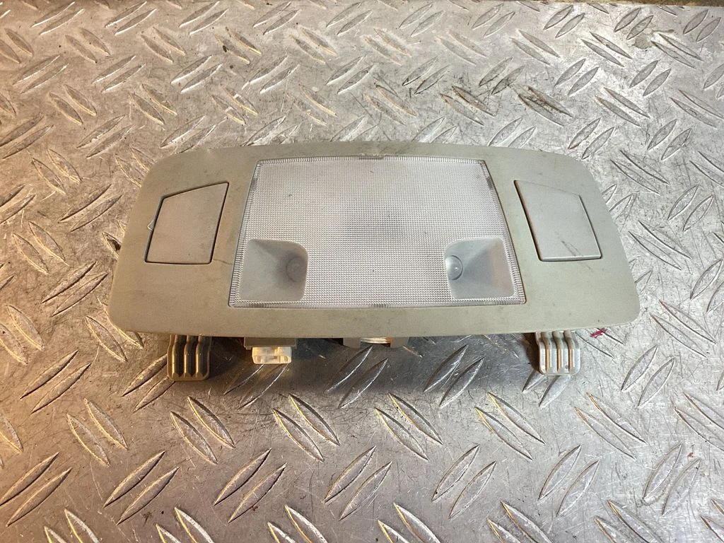Tagaistmete valgustustuli – Lexus RX III (2008-2015)