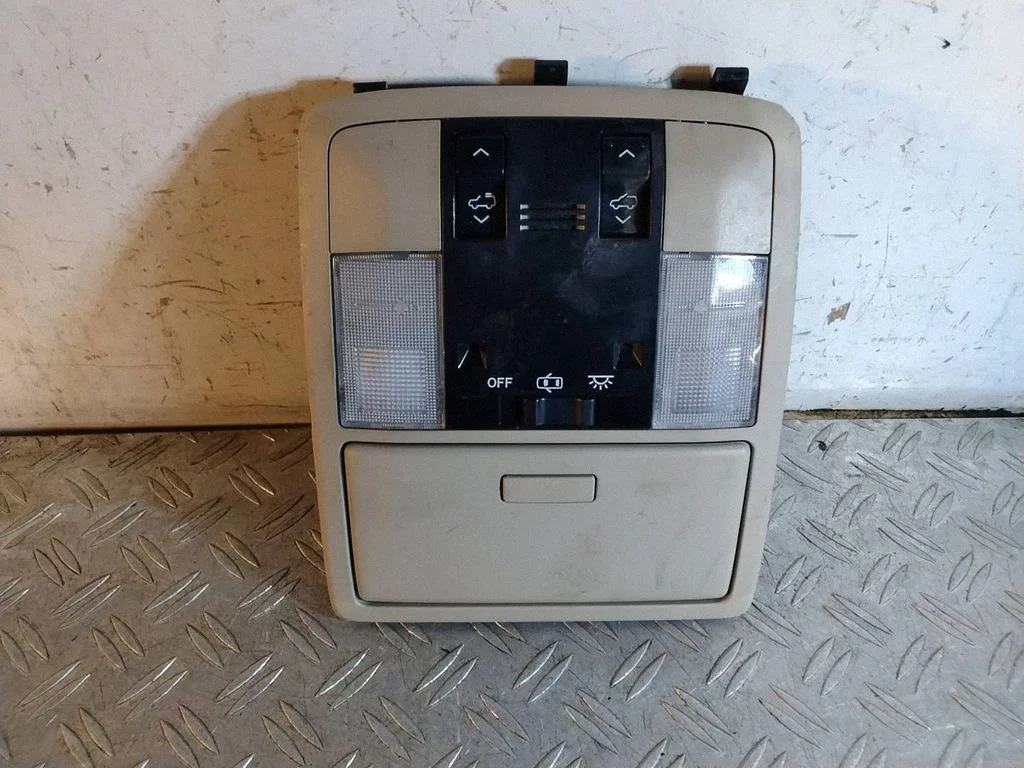 Front seat light – Toyota Land Cruiser (J150) (2009-)