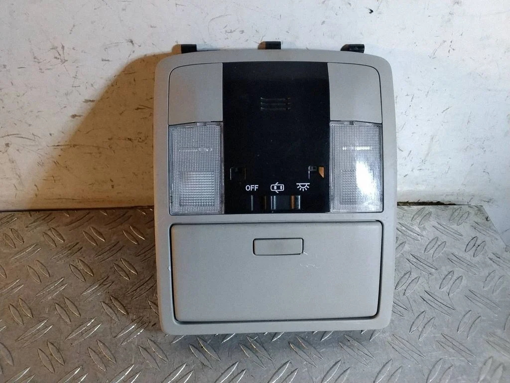 Front seat light – Toyota Land Cruiser (J150) (2009-)