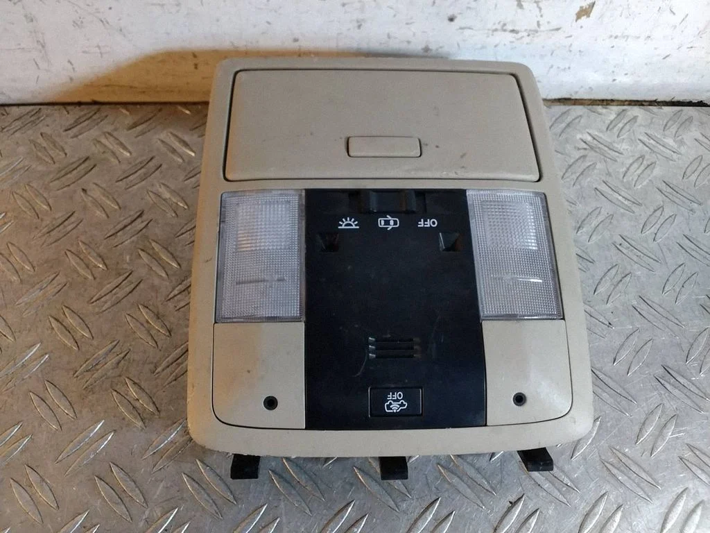 Front seat light – Toyota Land Cruiser (J150) (2009-)