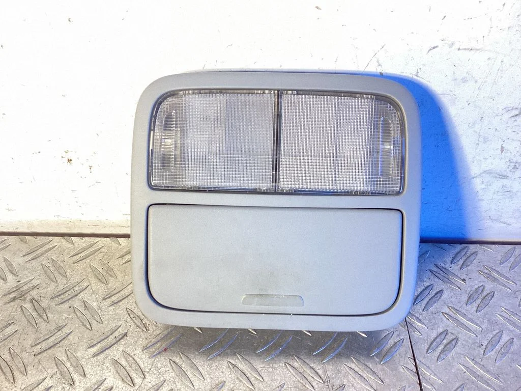 Esiistmete valgustustuli – Honda Accord (2008-2016)