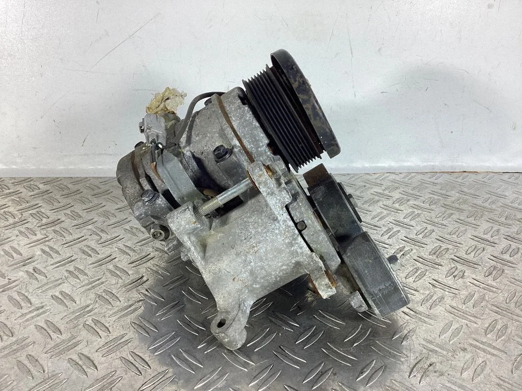 Air conditioning (A/C) compressor (pump) – Toyota Land Cruiser (J150) (2009-)