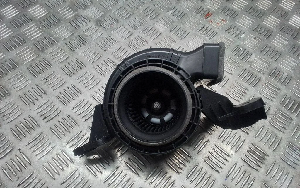 Heater fan/blower – Lexus RX 450H (2016-)