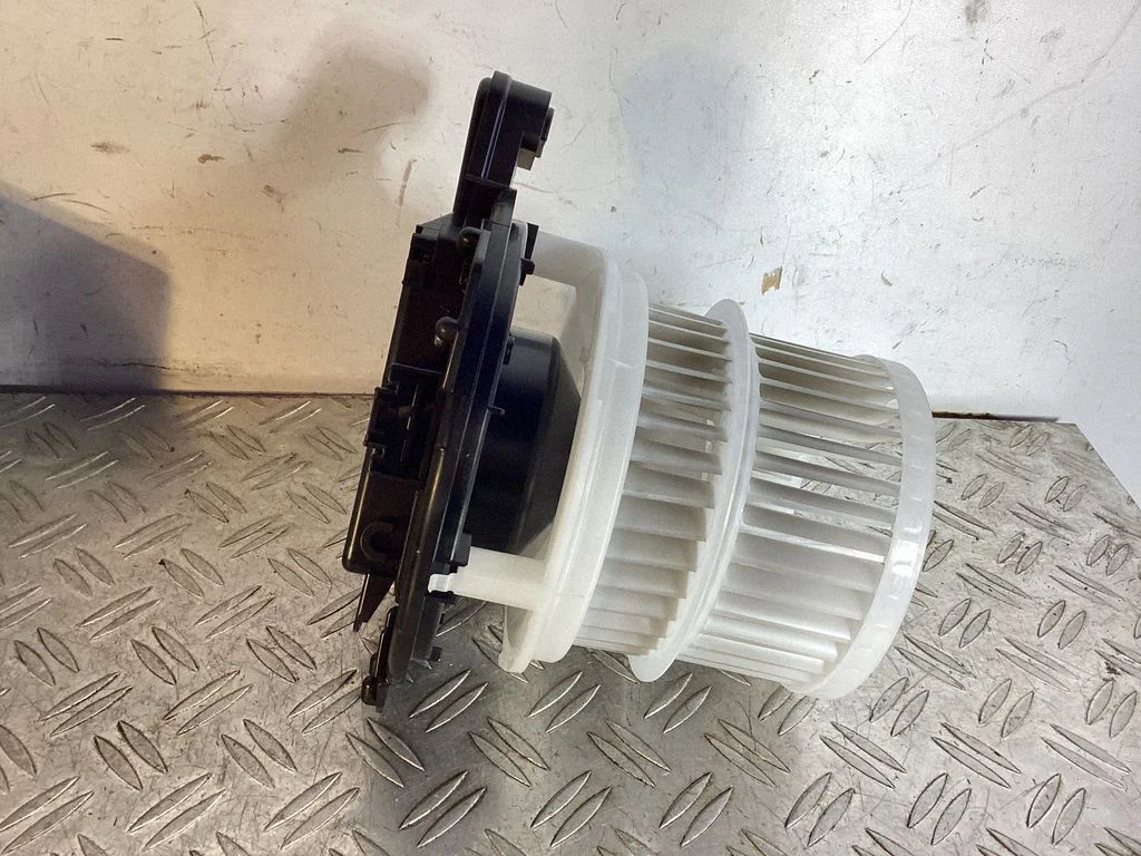 Heater fan/blower 06G03