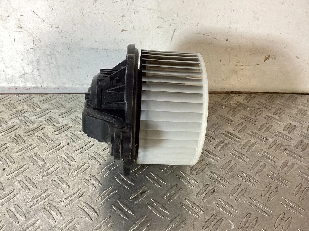 Heater fan/blower 00S3B2574