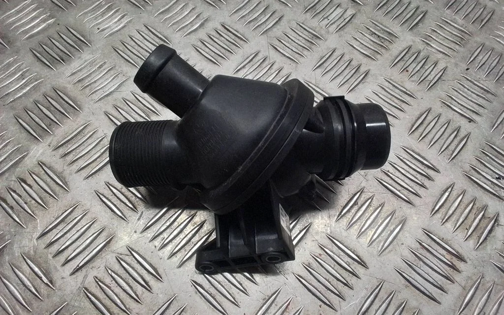 Termostaat / termostaadi korpus – BMW 3-seeria F30 F35 F31 (2012-2018)