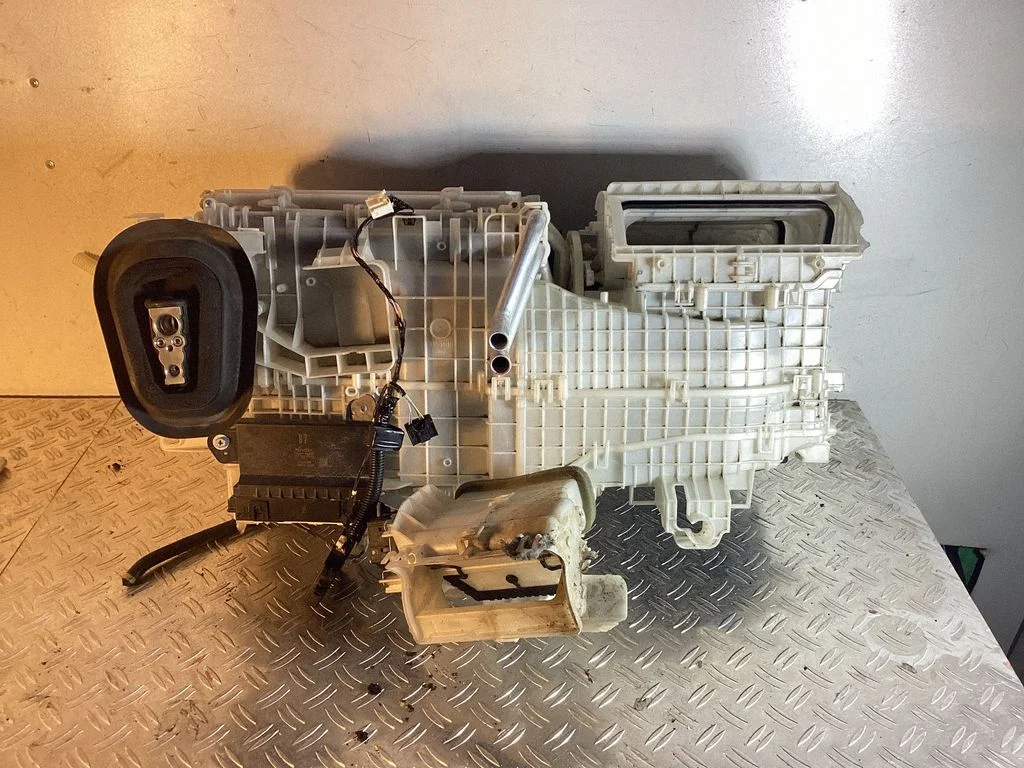 Salongi kütte- ja kliimaploki plastkorpus – Lexus RX 450H (2016-)