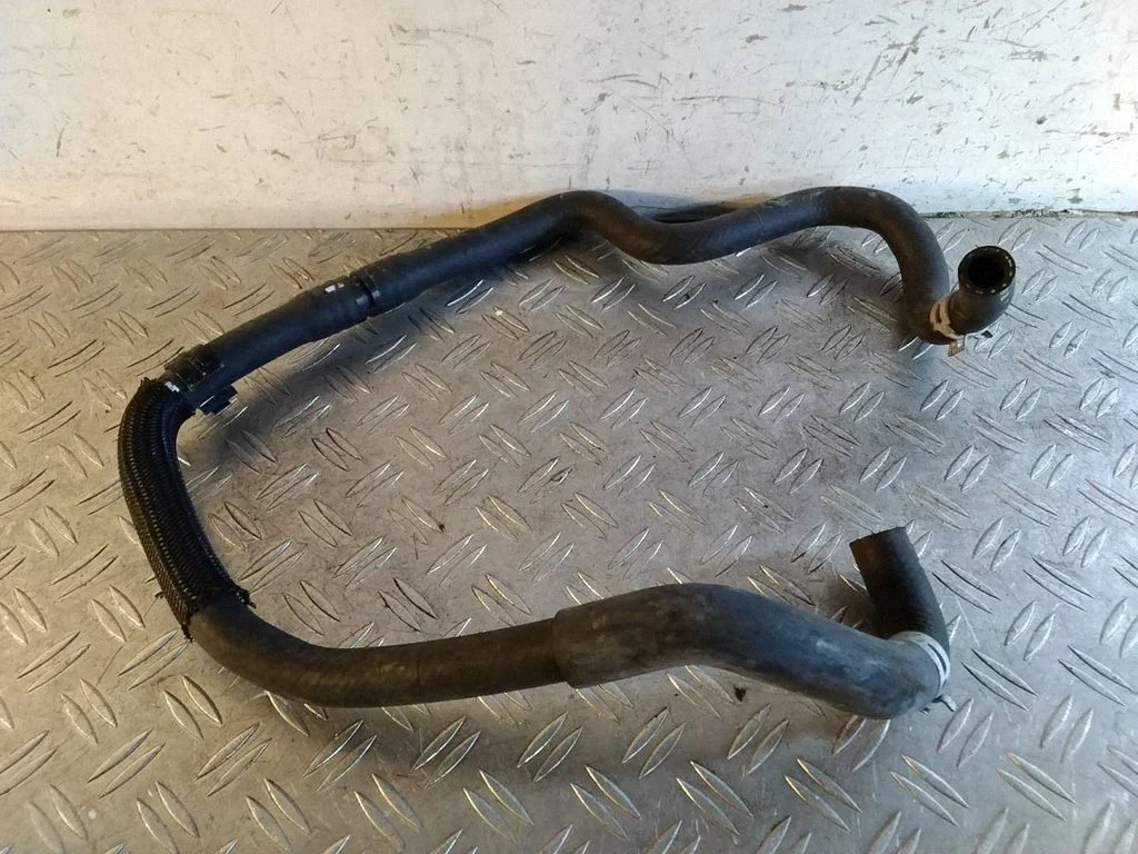Engine coolant pipe/hose