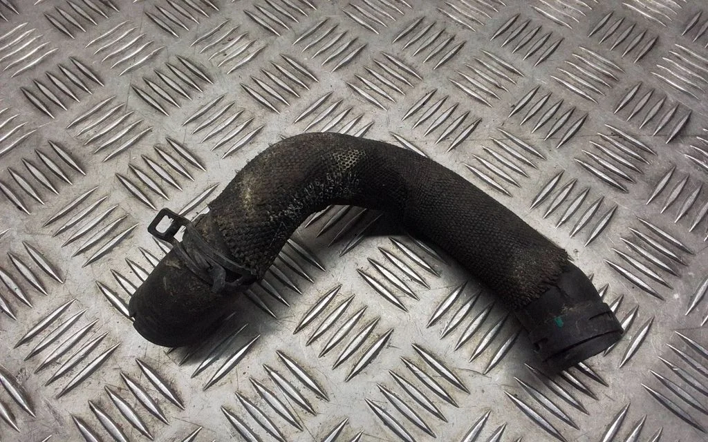 Engine coolant pipe/hose
