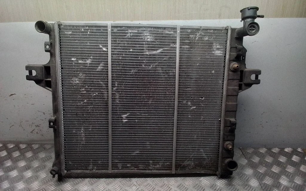 Coolant radiator – Jeep Grand Cherokee (WK) (2005-2010)