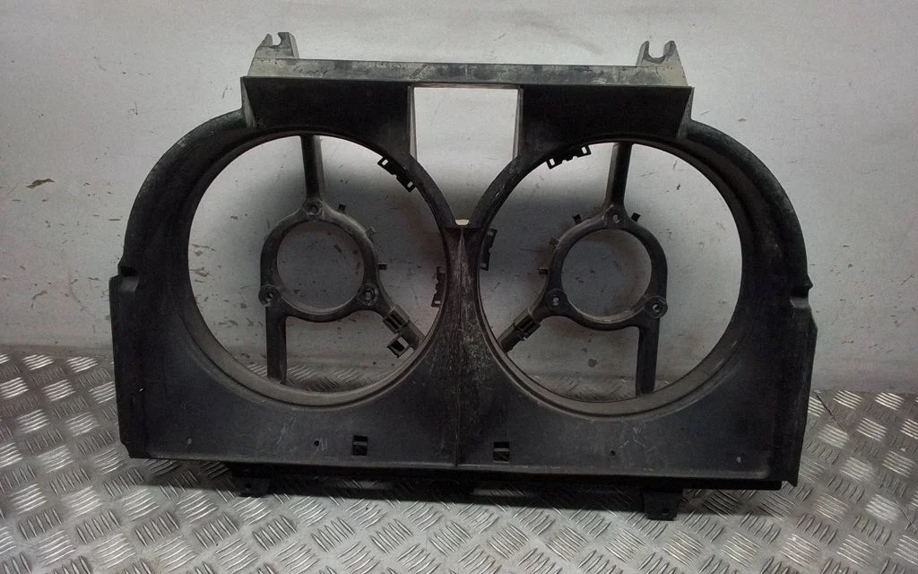 Radiator cooling fan shroud