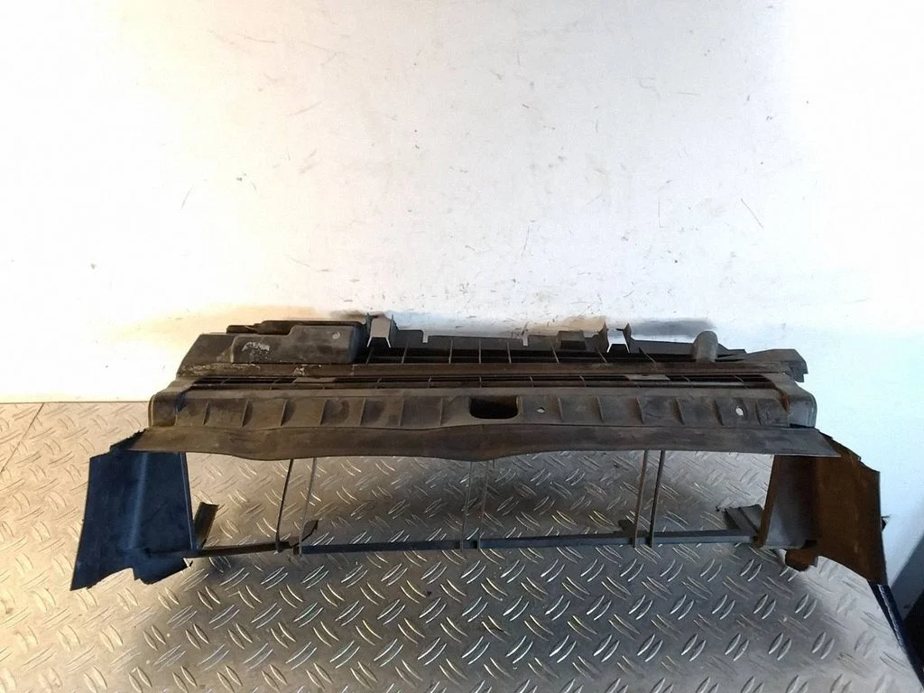 Intercooler air guide/duct channel A2045051330