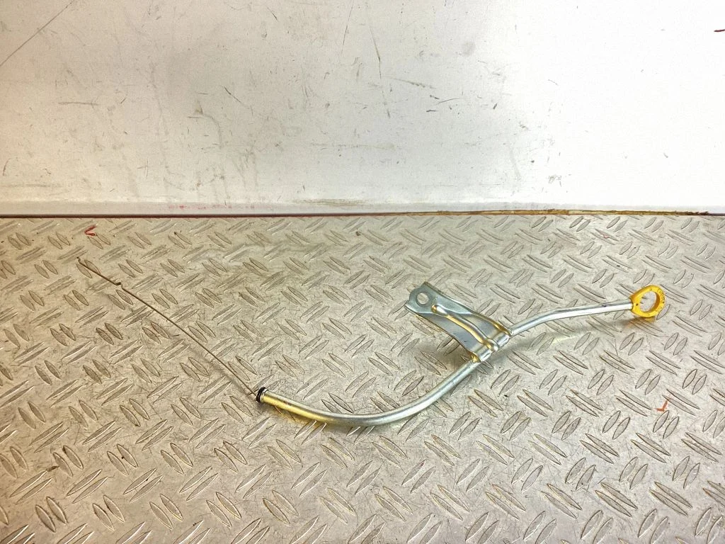 Oil level dip stick – Lexus GS 250 350 300H 450H (2013-)
