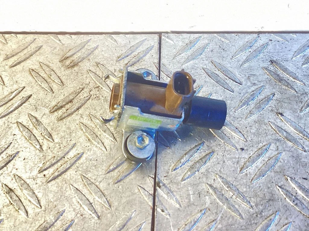 Turbo solenoid valve – Toyota Land Cruiser (J150) (2009-)