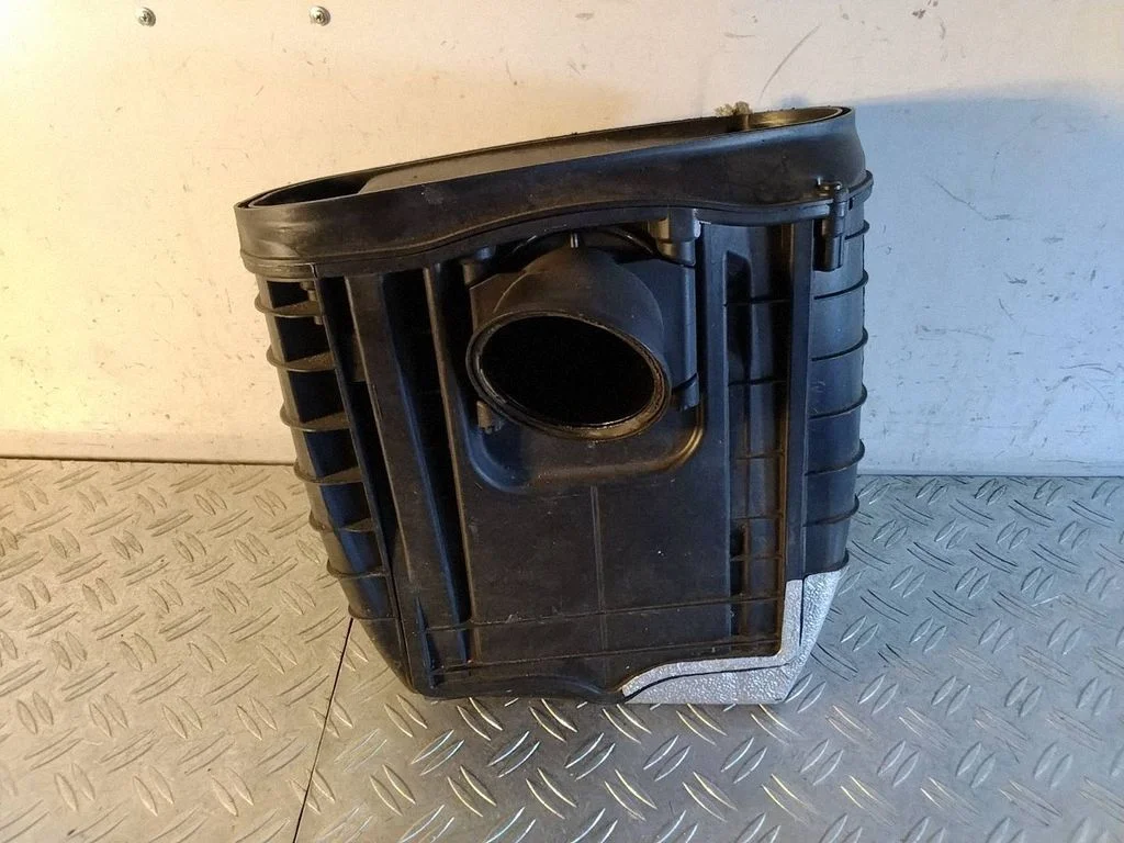 Air filter box 95B129601F