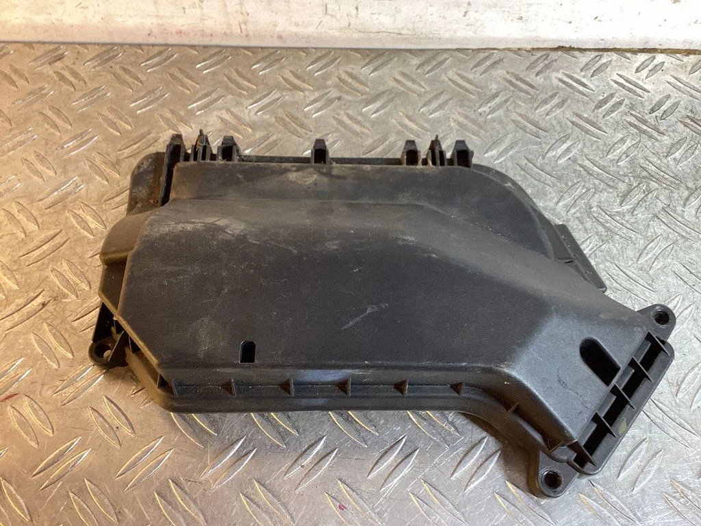 Air filter box cover – Porsche Macan (95B) (2019-)